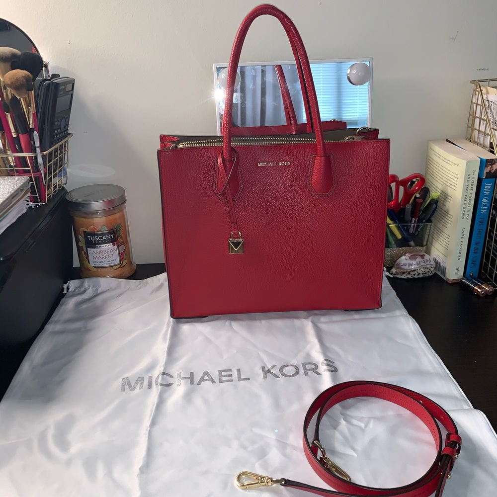 COPY - Michael Kors Mercer Large Leather Accordion Tote